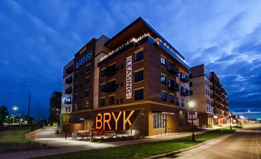 401 Broadway Ave N, Rochester, MN for lease Building Photo- Image 1 of 4