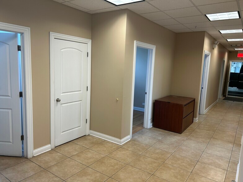 4202 Warren Ave, Hillside, IL à louer - Photo intérieure - Image 3 de 9