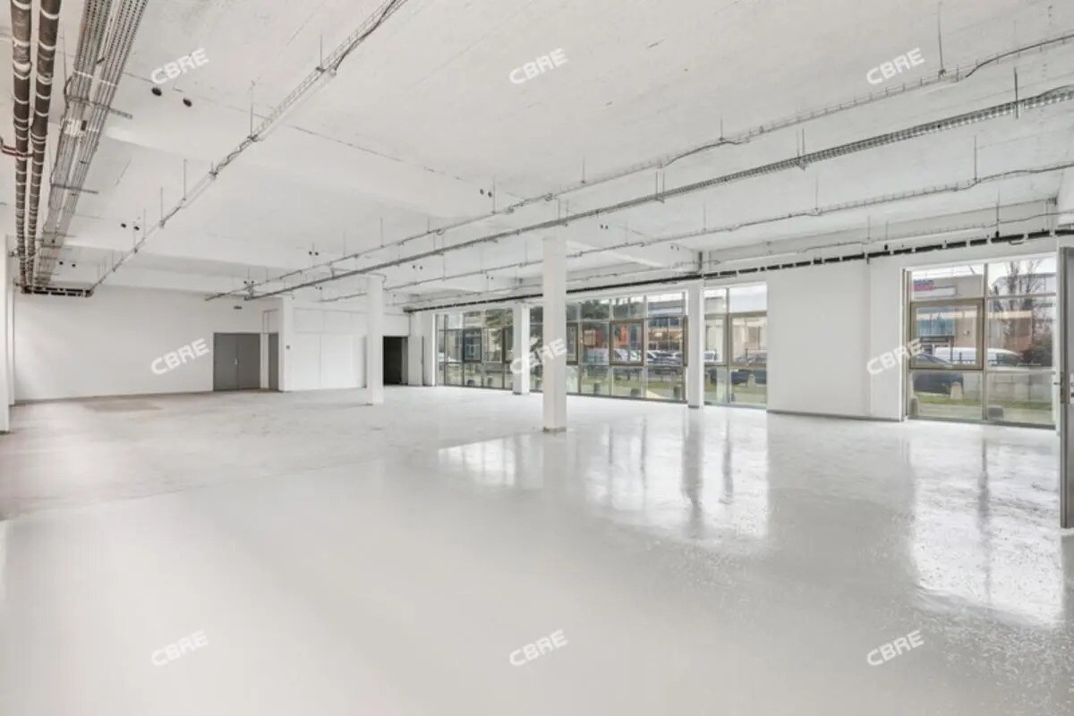 Office in Bezons for lease Interior Photo- Image 1 of 8