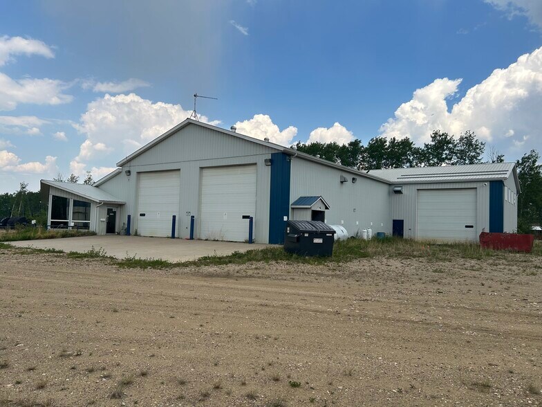 301 Forrestry Dr, Opportunity No 17, AB à louer - Photo du bâtiment - Image 2 de 6