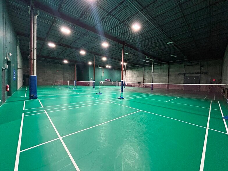 8150 Lehigh Ave, Morton Grove, IL à vendre - Photo du bâtiment - Image 3 de 21