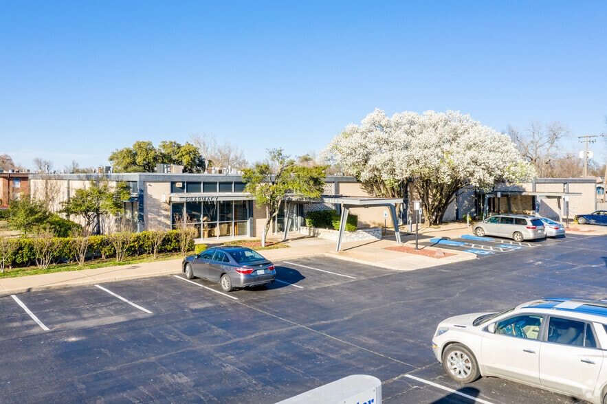 5300 N Meridian Ave, Oklahoma City, OK for lease - Primary Photo - Image 1 of 9