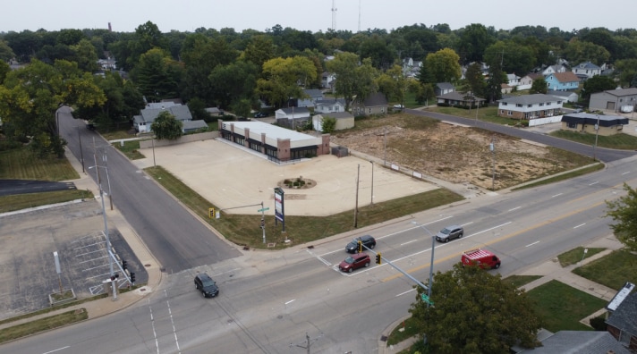 1001 E War Memorial Dr, Peoria Heights, IL for sale Primary Photo- Image 1 of 12
