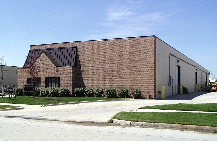 51499 Industrial Dr, Macomb Township, MI for lease - Building Photo - Image 2 of 12