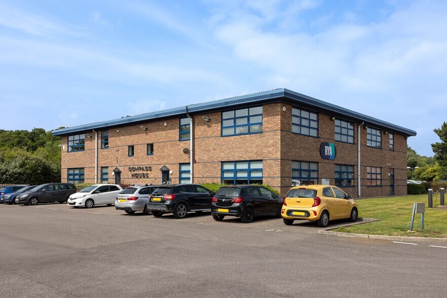 27 Ensign Way, Southampton à louer - Photo du bâtiment - Image 2 de 2