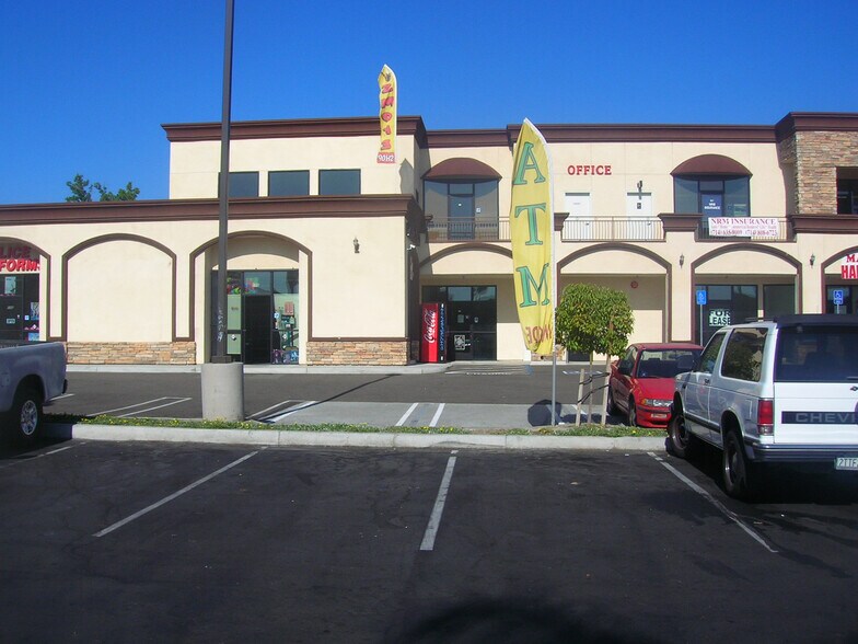 1671 W Katella Ave, Anaheim, CA à louer - Photo du bâtiment - Image 3 de 9