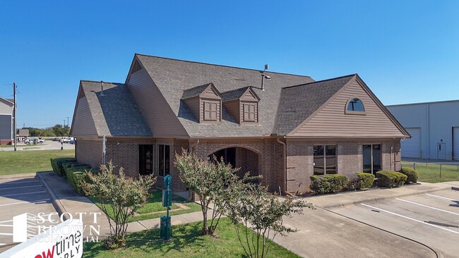 More details for 2400 Worthington St, Denton, TX - Office for Lease