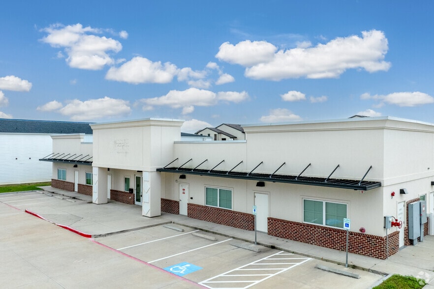 15221 Spencer Rd, Houston, TX for lease - Primary Photo - Image 1 of 19