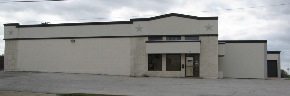 4120 Harwood Rd, Bedford, TX à louer - Photo du bâtiment - Image 1 de 3