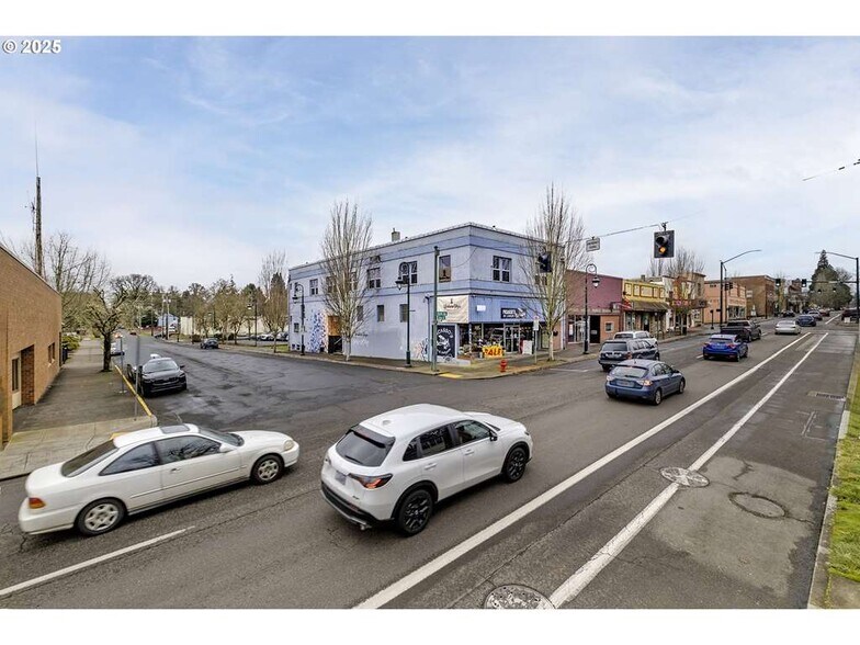 2038 Pacific Ave, Forest Grove, OR à vendre - Photo du bâtiment - Image 3 de 6