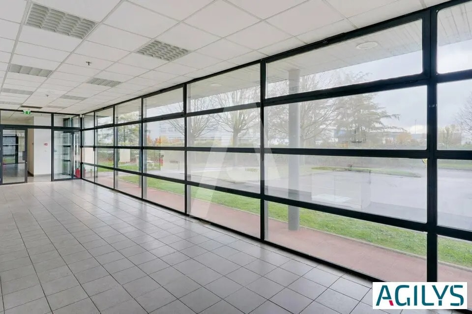 Industrial in Wissous for lease Lobby- Image 1 of 10