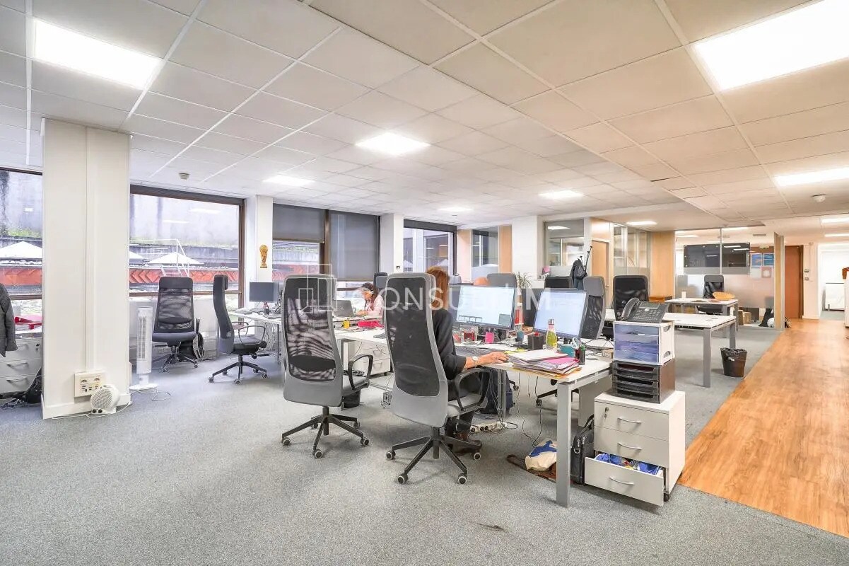 Office in Saint-Cloud for lease Building Photo- Image 1 of 10