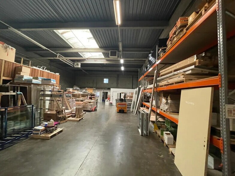 Flex in Gennevilliers for lease - Interior Photo - Image 3 of 16