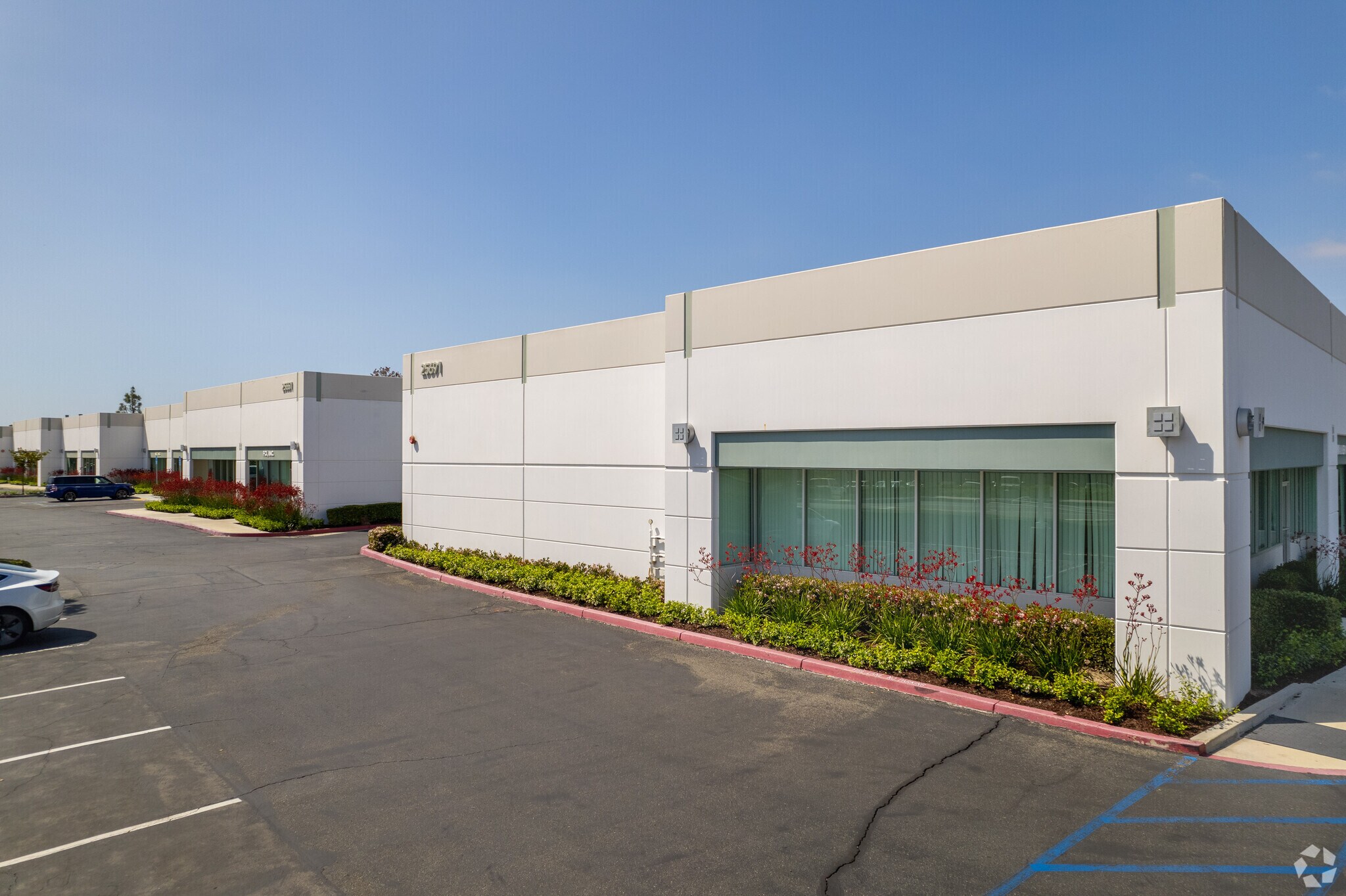 25691 Atlantic Ocean Dr, Lake Forest, CA à louer Photo principale- Image 1 de 26