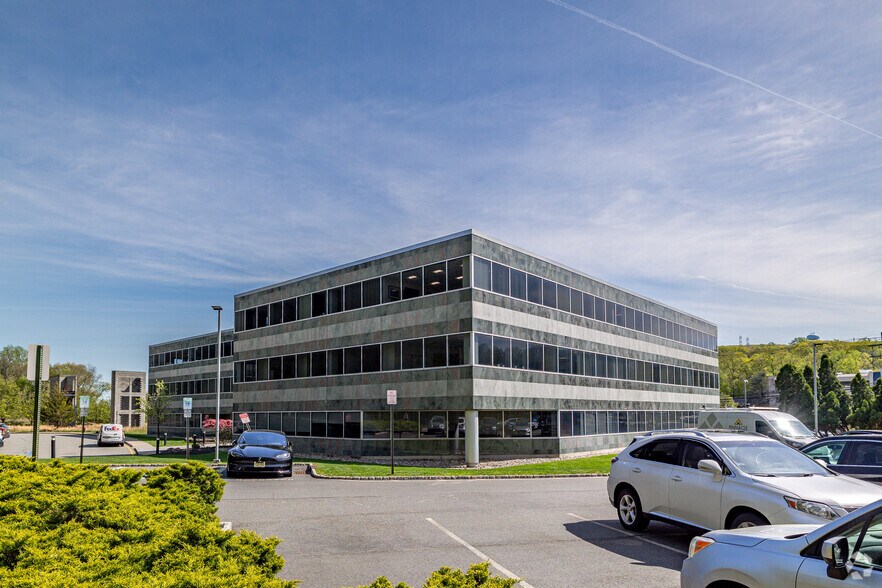 2740 State Route 10 W, Parsippany, NJ à vendre - Photo du bâtiment - Image 3 de 16