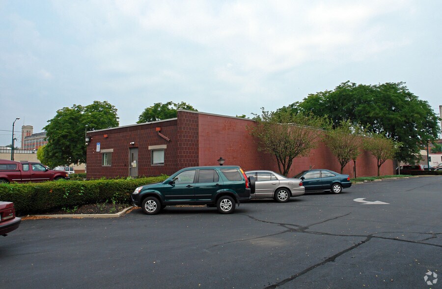 75 W Main St, Springfield, OH à vendre - Photo du bâtiment - Image 2 de 8