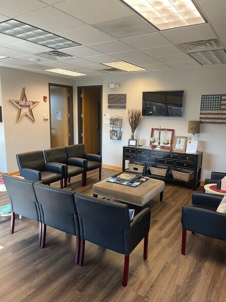 301 S County Farm Rd, Wheaton, IL à louer - Photo intérieure - Image 3 de 13