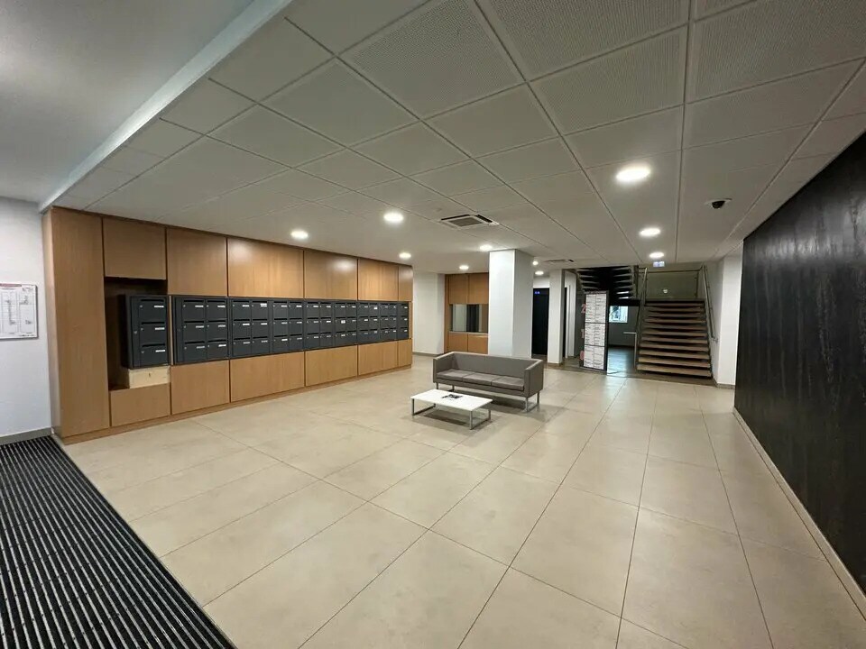 Office in Bischheim for lease Lobby- Image 1 of 6