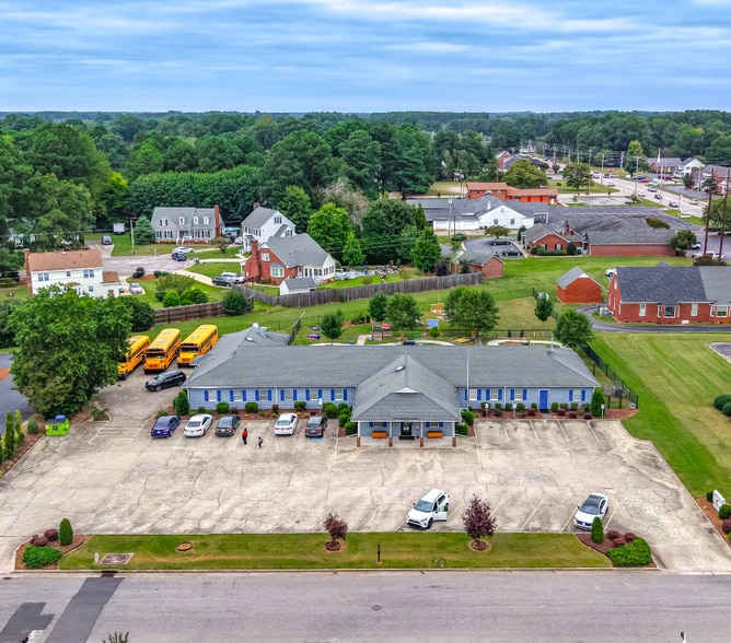 2302 Cedar Run Pl NW, Wilson, NC à vendre - Photo du bâtiment - Image 2 de 15