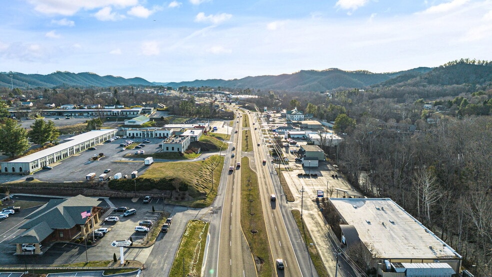 1241 Volunteer Pky, Bristol, TN for sale - Building Photo - Image 2 of 6