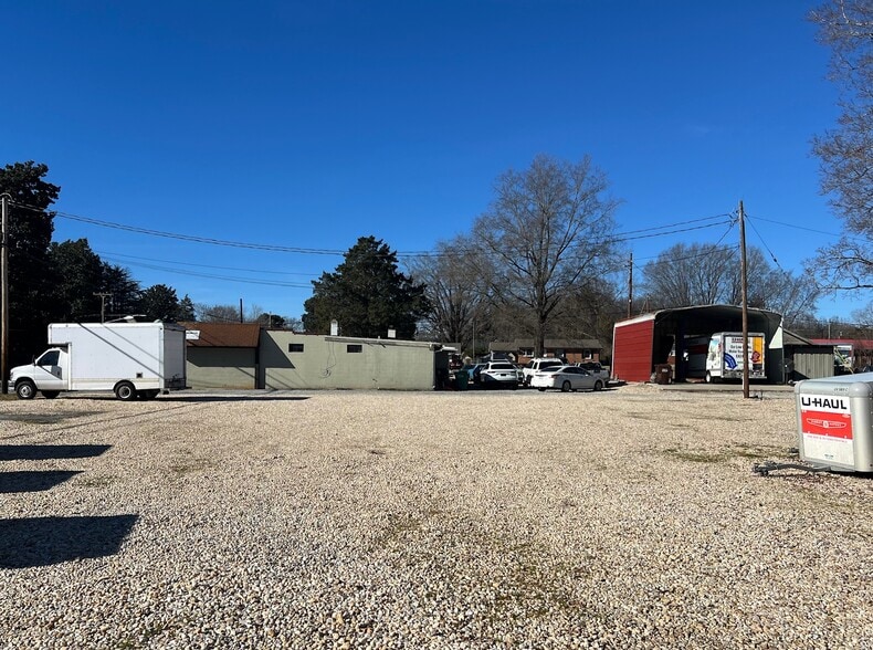 705 E Fairfield Rd, High Point, NC à vendre - Photo du bâtiment - Image 2 de 6