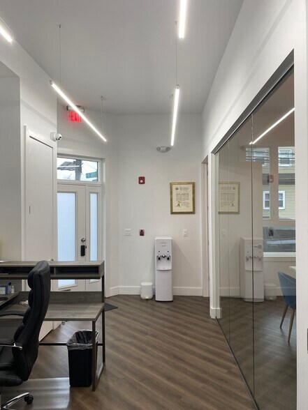 91 E 21st St, Bayonne, NJ à louer - Photo du bâtiment - Image 2 de 7
