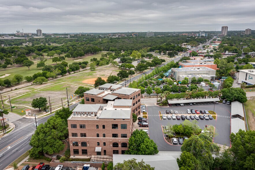 2632 Broadway St, San Antonio, TX à vendre - Photo du bâtiment - Image 3 de 18