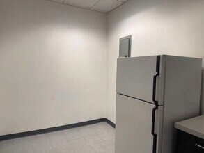 27 Horseneck Rd, Fairfield, NJ à louer Photo intérieure- Image 2 de 7