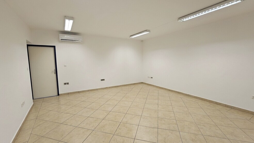 Retail in Toulon for sale - Interior Photo - Image 2 of 4