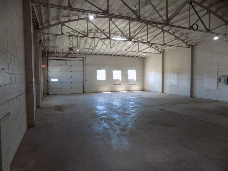 1544 S Main St, Ottawa, KS à vendre - Photo du bâtiment - Image 2 de 16