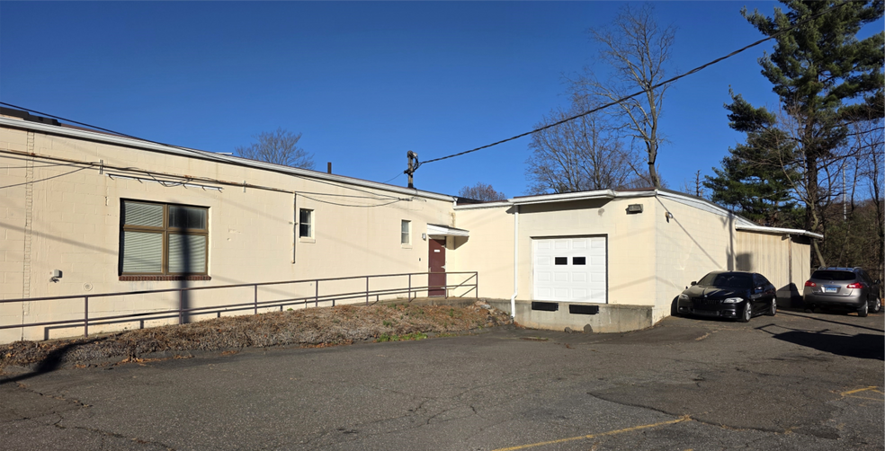 16 Edwin Ave, Waterbury, CT à vendre - Photo du bâtiment - Image 2 de 2