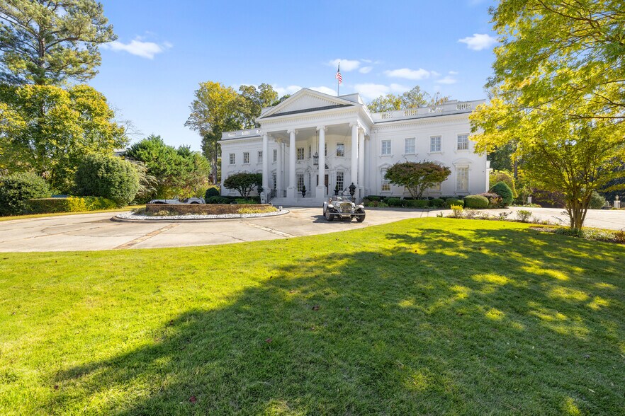 3687 Briarcliff Rd NE, Atlanta, GA à vendre - Photo du bâtiment - Image 2 de 52