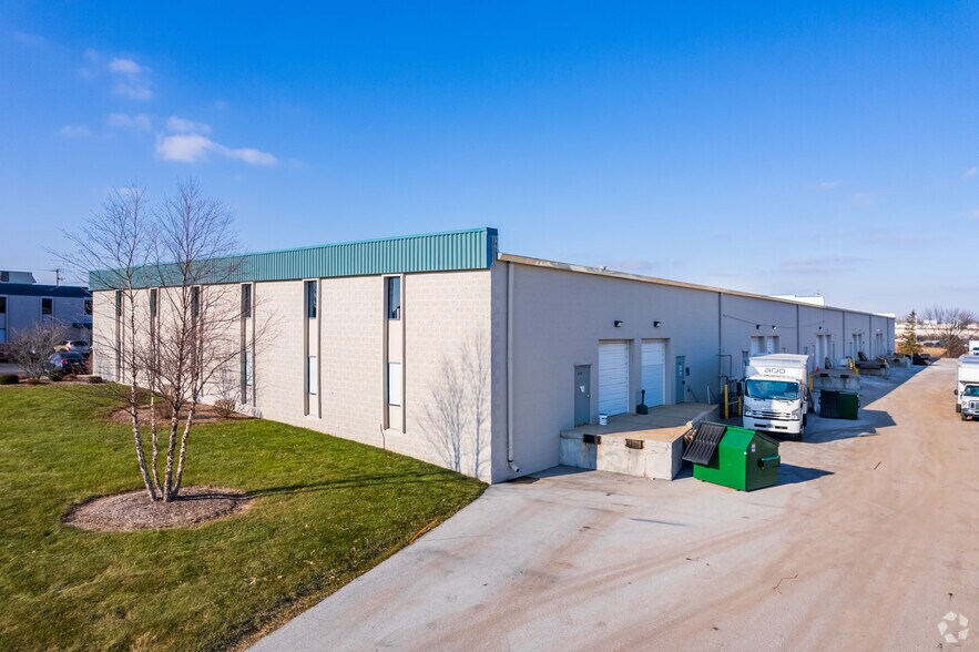 16300-16350 W Glendale Dr, New Berlin, WI à louer - Photo du bâtiment - Image 3 de 8