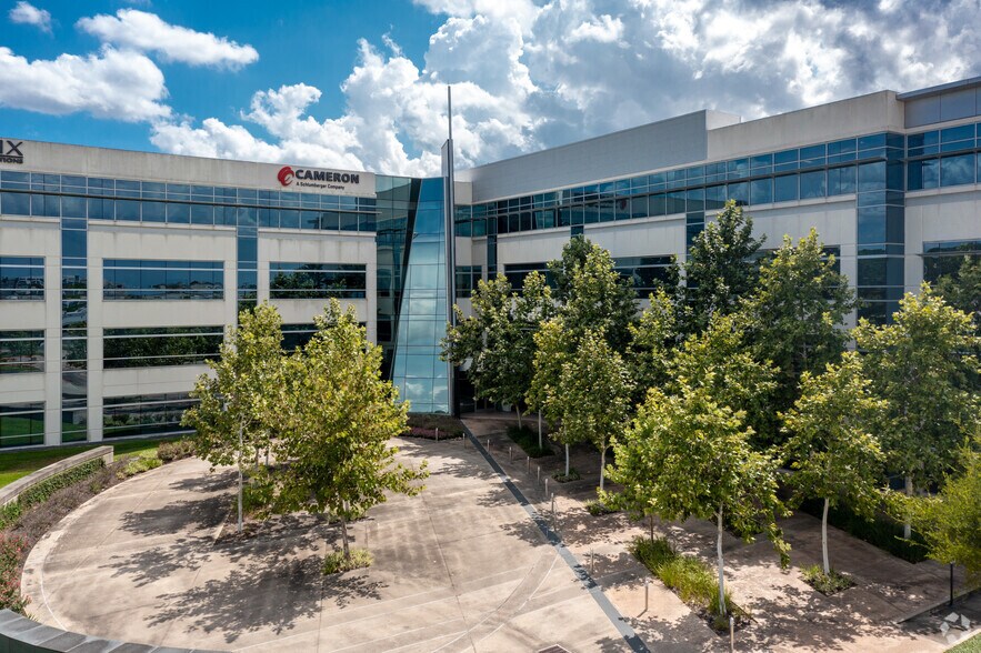 3505 W Sam Houston Pky N, Houston, TX à louer - Photo du bâtiment - Image 2 de 3