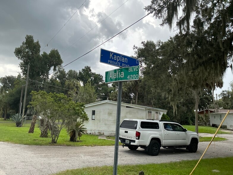 4201 Kaplan Ct, Brandon, FL à vendre - Photo principale - Image 1 de 7