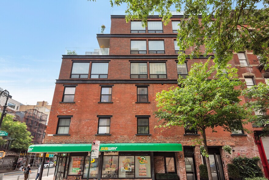 334 Grand St, New York, NY à louer - Photo du bâtiment - Image 3 de 21