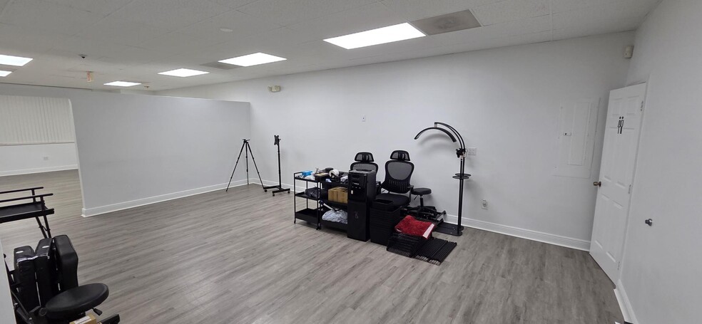 4503 NW 103rd Ave, Sunrise, FL for lease - Building Photo - Image 2 of 8