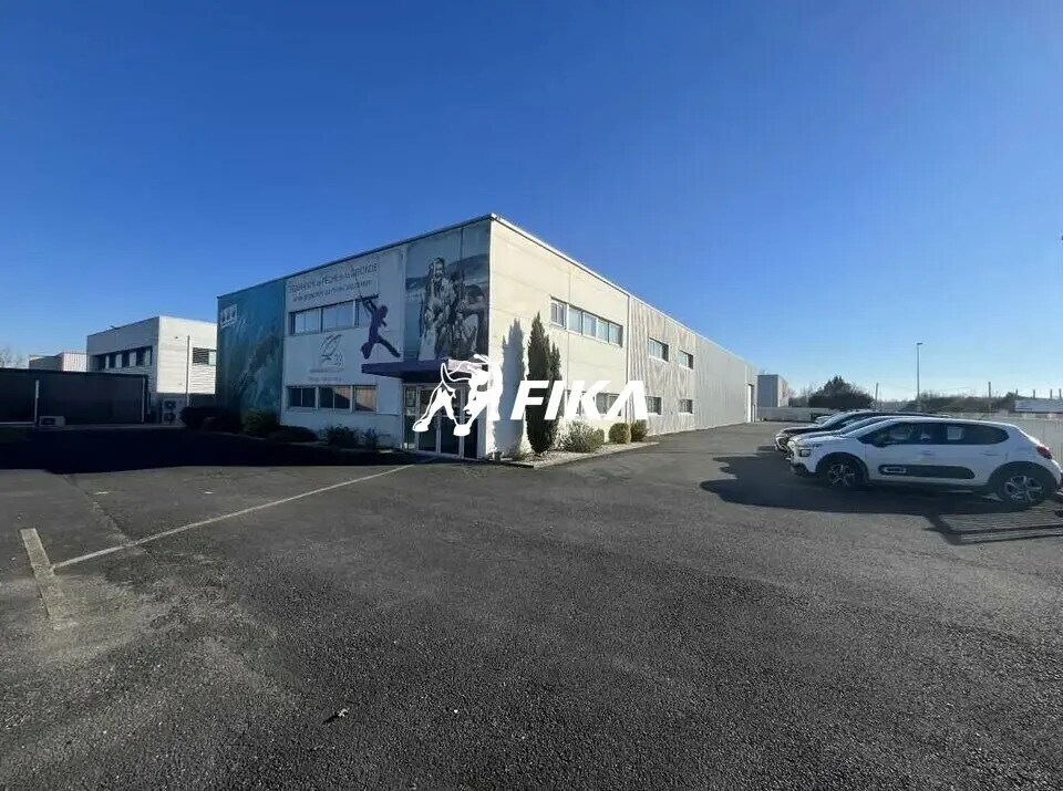 Flex in Beychac-et-Caillau for lease Building Photo- Image 1 of 13