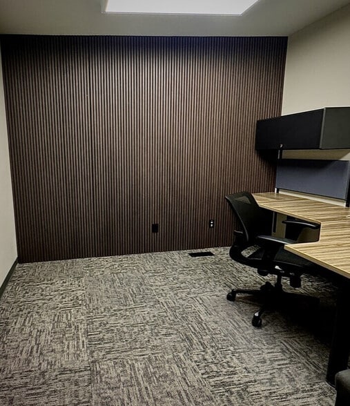 810 Shepard Ln, Farmington, UT for lease - Interior Photo - Image 2 of 8