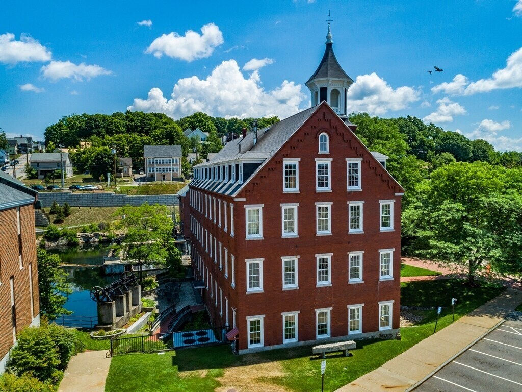1 Mill Plz, Laconia, NH à vendre Photo du bâtiment- Image 1 de 2