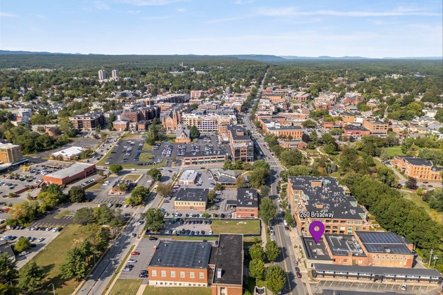 260 Broadway, Saratoga Springs, NY for lease - Building Photo - Image 2 of 31