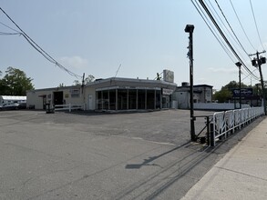 110 Sunrise Hwy, West Islip, NY for lease Building Photo- Image 2 of 4