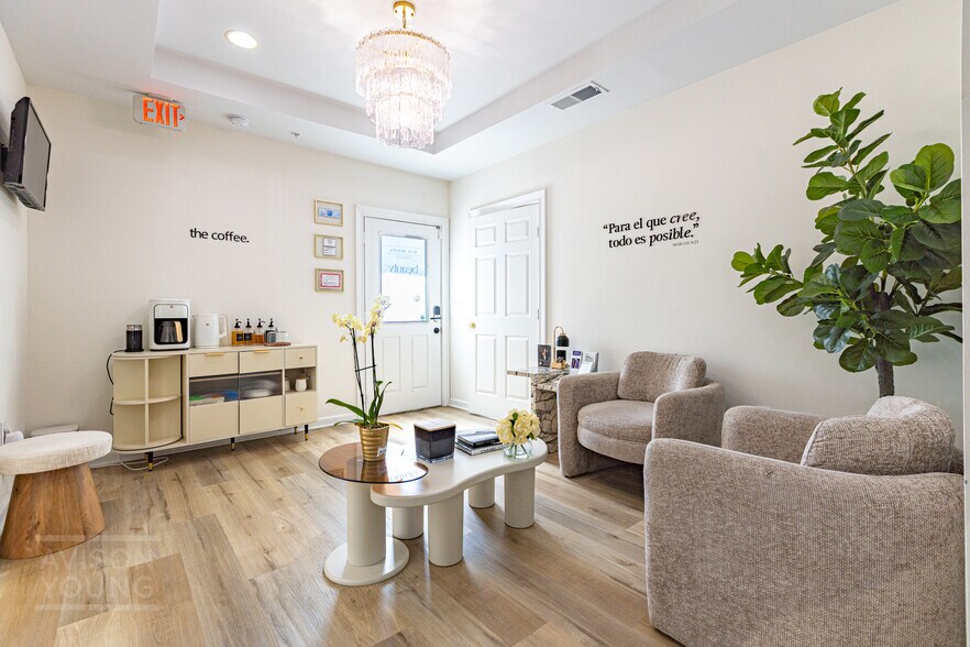 2551 Roswell Rd, Marietta, GA à vendre - Hall d’entrée - Image 3 de 22