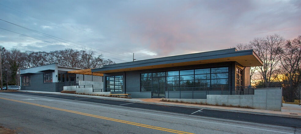 2371 Hosea L Williams Dr SE, Atlanta, GA à vendre - Photo du bâtiment - Image 2 de 12