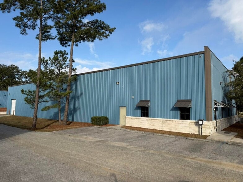 7599 Sandlapper Pky, North Charleston, SC à louer - Photo du bâtiment - Image 2 de 2