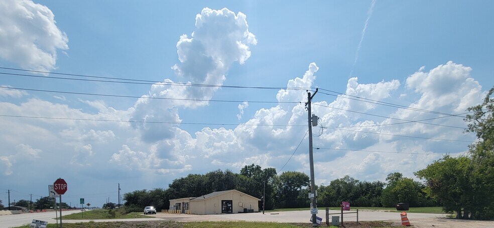 23608 Tx-36, Damon, TX à vendre - Photo du bâtiment - Image 1 de 12