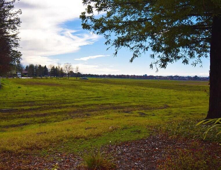 2361 Circadian Way, Santa Rosa, CA à vendre - Photo du bâtiment - Image 3 de 4