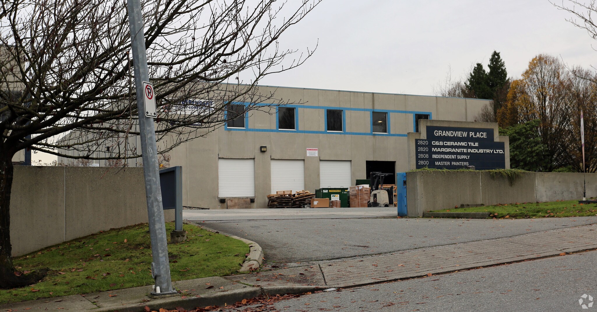 2820 Ingleton Ave, Burnaby, BC à louer Photo du bâtiment- Image 1 de 15