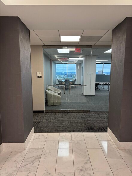 100 Peachtree St NW, Atlanta, GA for lease - Interior Photo - Image 2 of 13