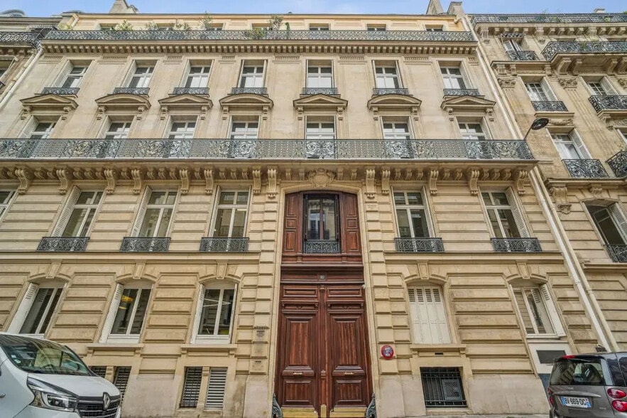 22 Rue De Madrid, Paris for lease - Building Photo - Image 1 of 7